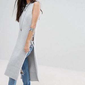 Sleeveless long knitted top